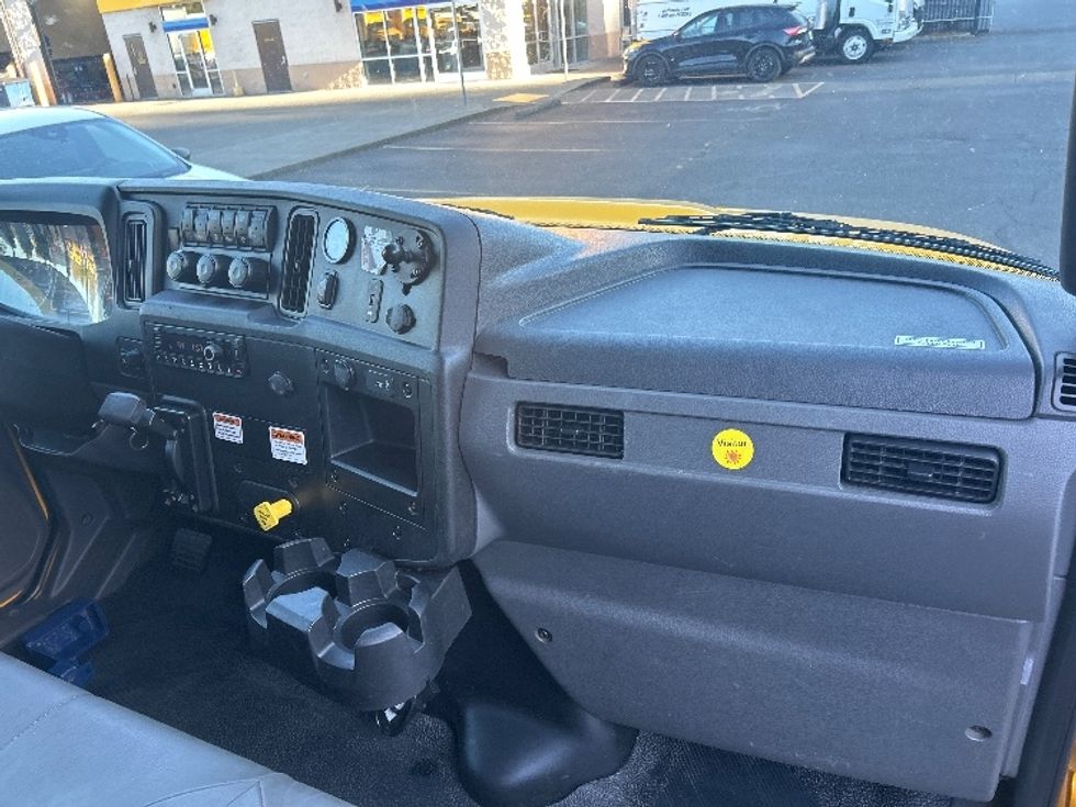 Medium Duty Box Truck-Light and Medium Duty Trucks-International-2022-MV607-Portland-OR-230,822\n\t\tmiles-$ 41,250 - Image 21