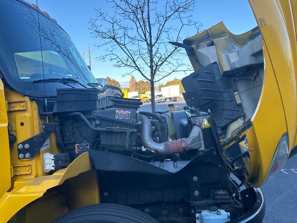 Medium Duty Box Truck-Light and Medium Duty Trucks-International-2022-MV607-Portland-OR-230,822\n\t\tmiles-$ 41,250 - Image 23