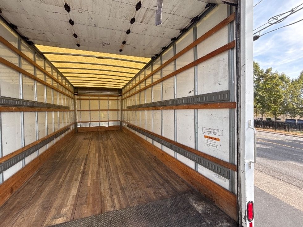 Medium Duty Box Truck-Light and Medium Duty Trucks-International-2022-MV607-Portland-OR-238,315\n\t\tmiles-$ 43,250 - Image 12