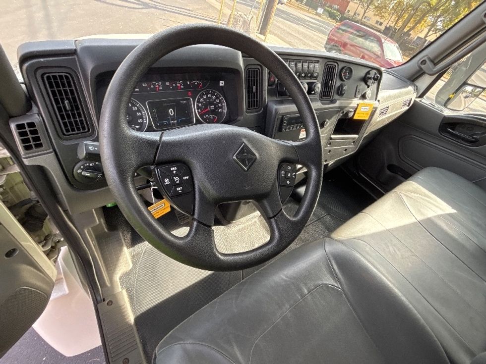 Medium Duty Box Truck-Light and Medium Duty Trucks-International-2022-MV607-Portland-OR-238,315\n\t\tmiles-$ 43,250 - Image 17