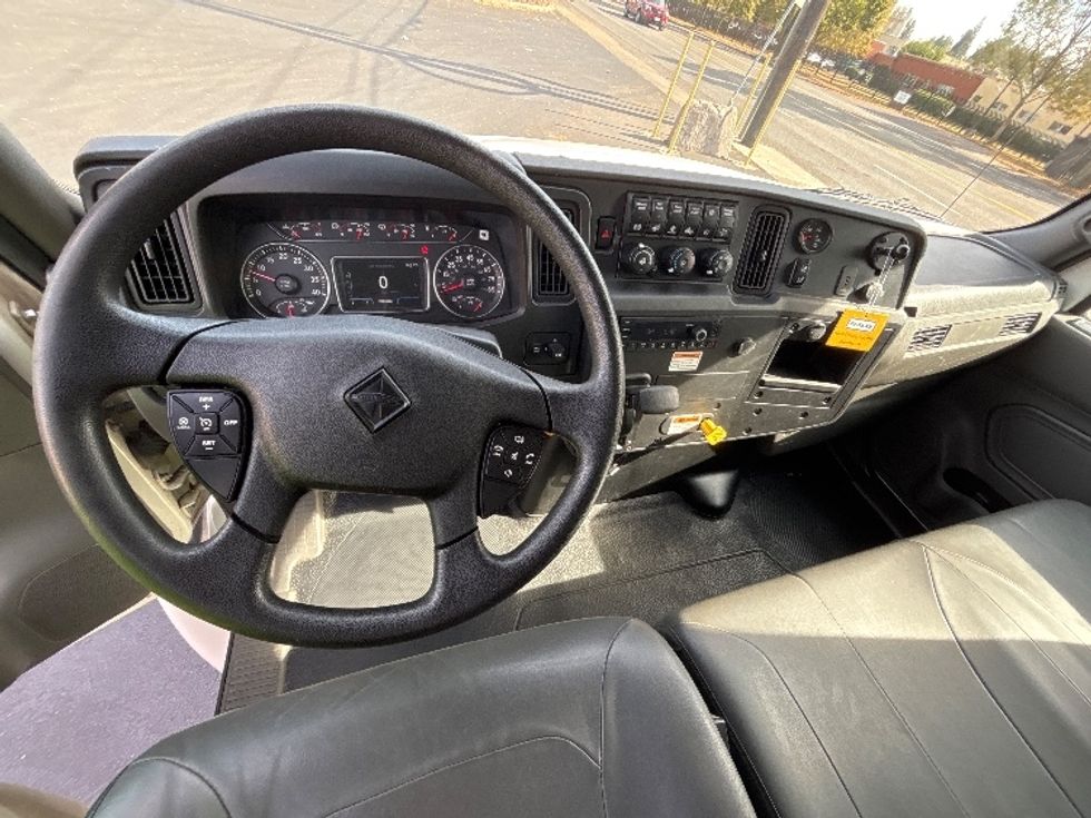 Medium Duty Box Truck-Light and Medium Duty Trucks-International-2022-MV607-Portland-OR-238,315\n\t\tmiles-$ 43,250 - Image 18