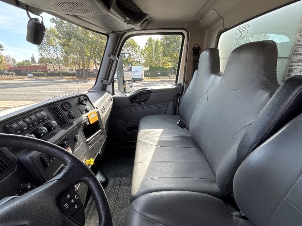 Medium Duty Box Truck-Light and Medium Duty Trucks-International-2022-MV607-Portland-OR-238,315\n\t\tmiles-$ 43,250 - Image 19