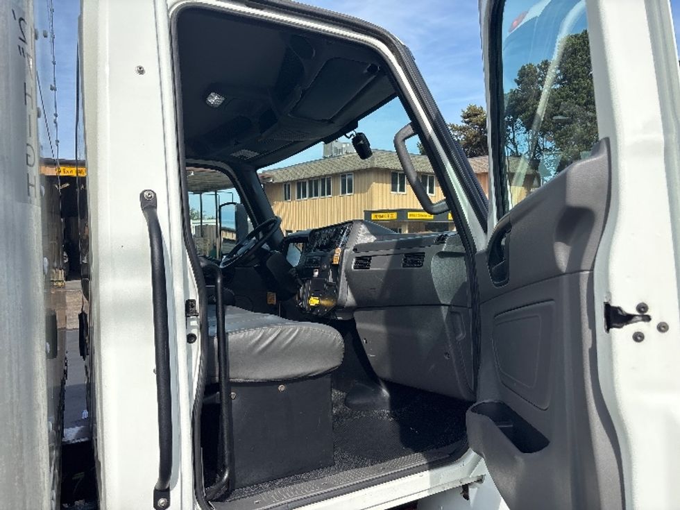 Medium Duty Box Truck-Light and Medium Duty Trucks-International-2022-MV607-Portland-OR-238,315\n\t\tmiles-$ 43,250 - Image 20
