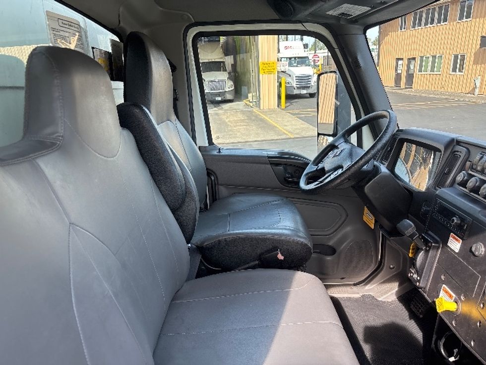 Medium Duty Box Truck-Light and Medium Duty Trucks-International-2022-MV607-Portland-OR-238,315\n\t\tmiles-$ 43,250 - Image 22