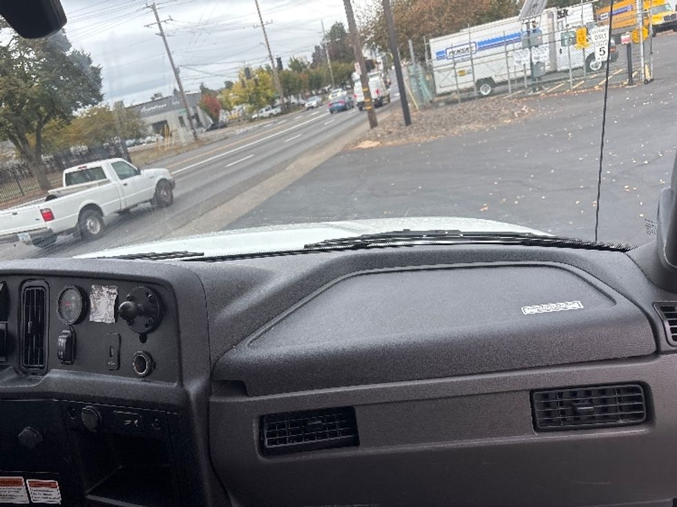 Medium Duty Box Truck-Light and Medium Duty Trucks-International-2022-MV607-Portland-OR-263,803\n\t\tmiles-$ 38,750 - Image 19