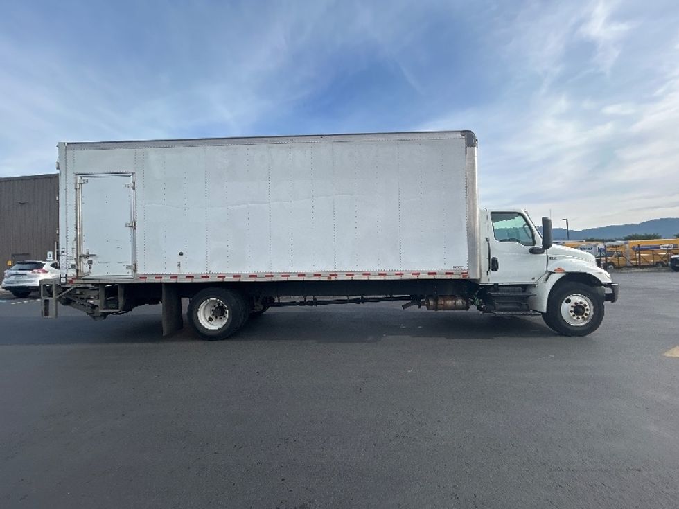 Medium Duty Box Truck-Light and Medium Duty Trucks-International-2022-MV607-Portland-OR-82,200\n\t\tmiles-$ 83,250 - Image 15