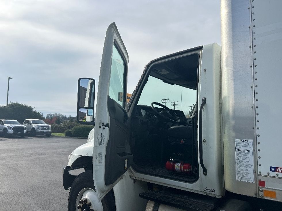 Medium Duty Box Truck-Light and Medium Duty Trucks-International-2022-MV607-Portland-OR-82,200\n\t\tmiles-$ 83,250 - Image 16