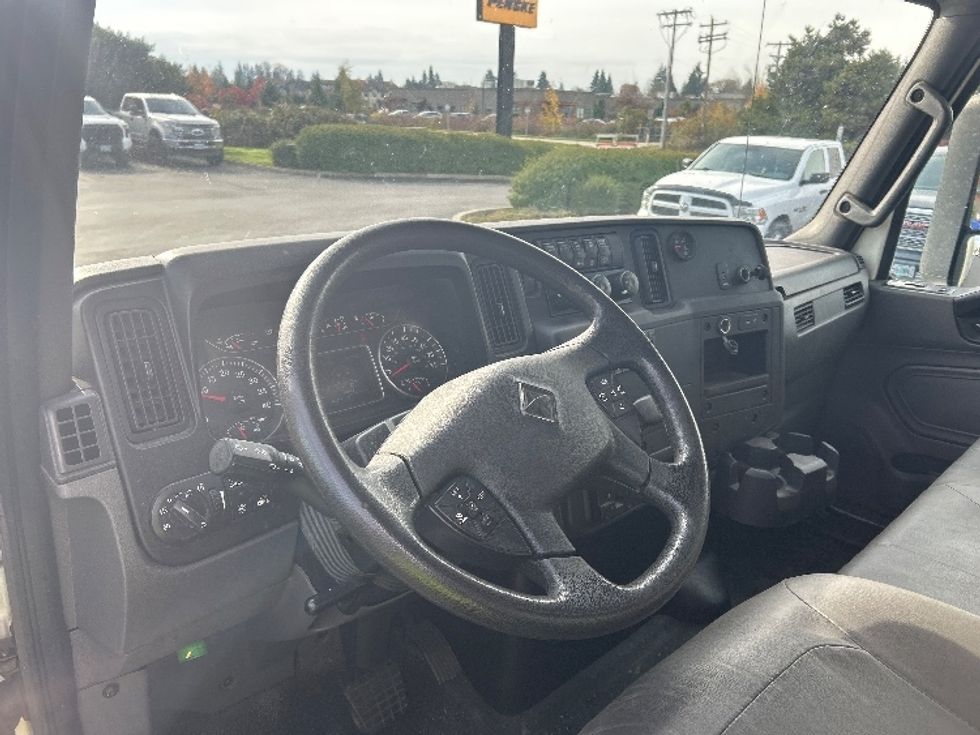 Medium Duty Box Truck-Light and Medium Duty Trucks-International-2022-MV607-Portland-OR-82,200\n\t\tmiles-$ 83,250 - Image 17