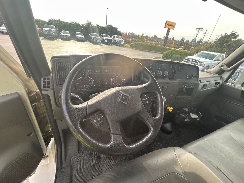 Medium Duty Box Truck-Light and Medium Duty Trucks-International-2022-MV607-Portland-OR-82,200\n\t\tmiles-$ 83,250 - Image 18