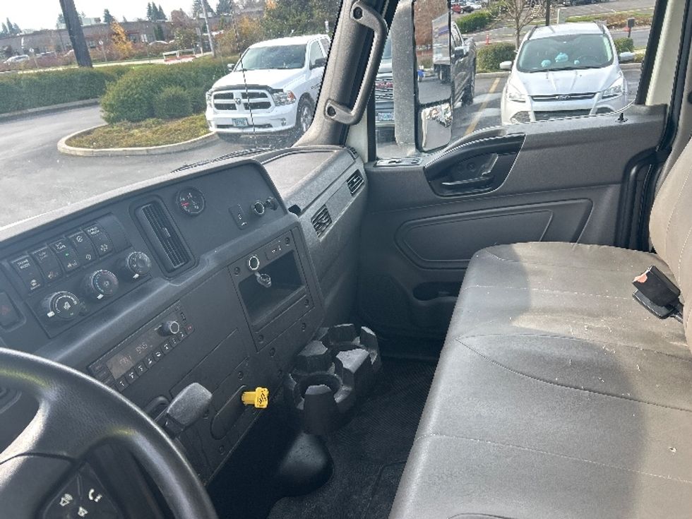 Medium Duty Box Truck-Light and Medium Duty Trucks-International-2022-MV607-Portland-OR-82,200\n\t\tmiles-$ 83,250 - Image 19