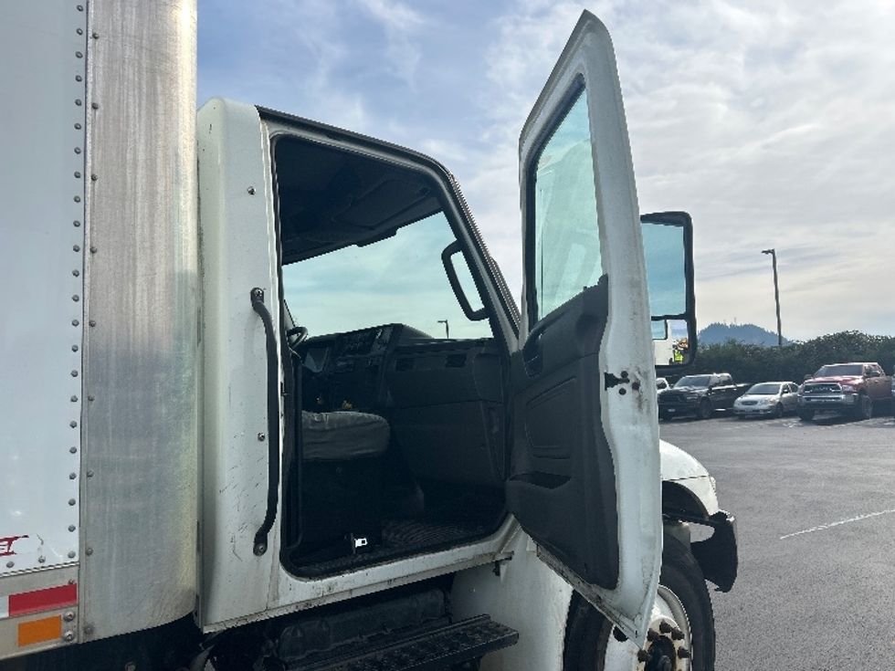 Medium Duty Box Truck-Light and Medium Duty Trucks-International-2022-MV607-Portland-OR-82,200\n\t\tmiles-$ 83,250 - Image 20