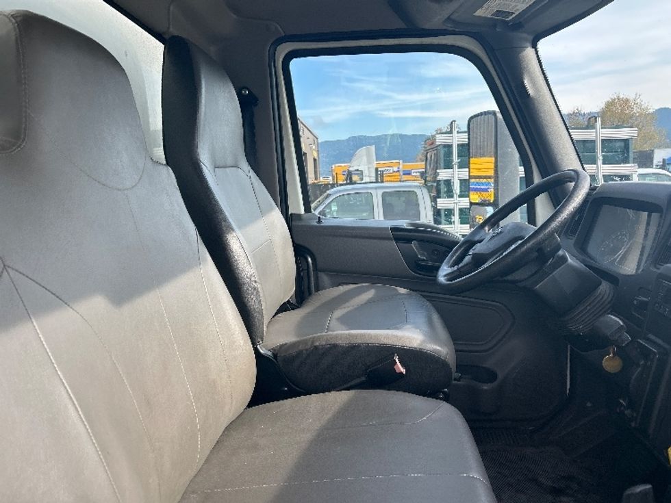 Medium Duty Box Truck-Light and Medium Duty Trucks-International-2022-MV607-Portland-OR-82,200\n\t\tmiles-$ 83,250 - Image 22