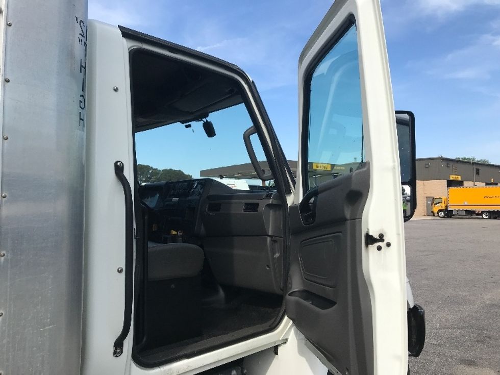 Medium Duty Box Truck-Light and Medium Duty Trucks-International-2022-MV607-Prince George-VA-233,491\n\t\tmiles-$ 48,000 - Image 20