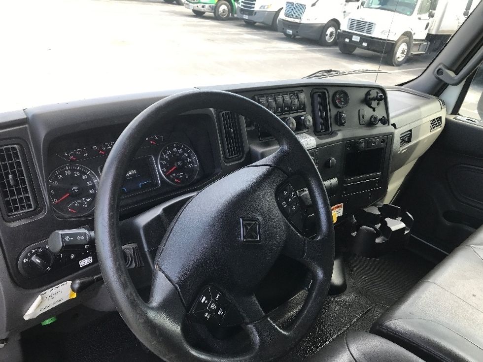 Medium Duty Box Truck-Light and Medium Duty Trucks-International-2022-MV607-Prince George-VA-233,491\n\t\tmiles-$ 48,000 - Image 17