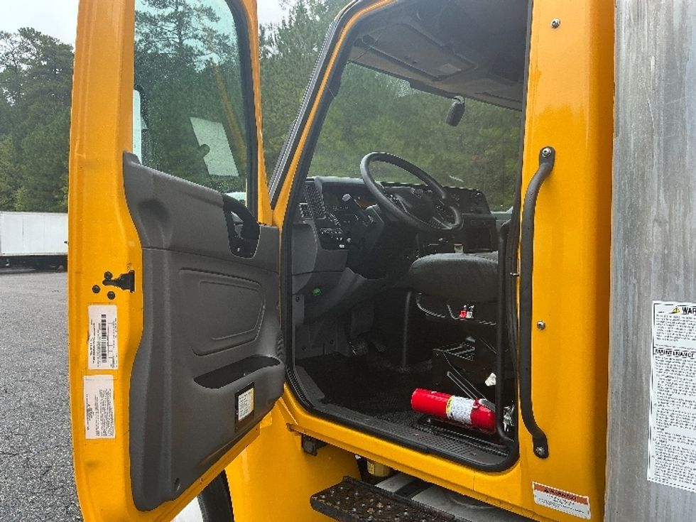 Medium Duty Box Truck-Light and Medium Duty Trucks-International-2022-MV607-Prince George-VA-233,761\n\t\tmiles-$ 41,500 - Image 16