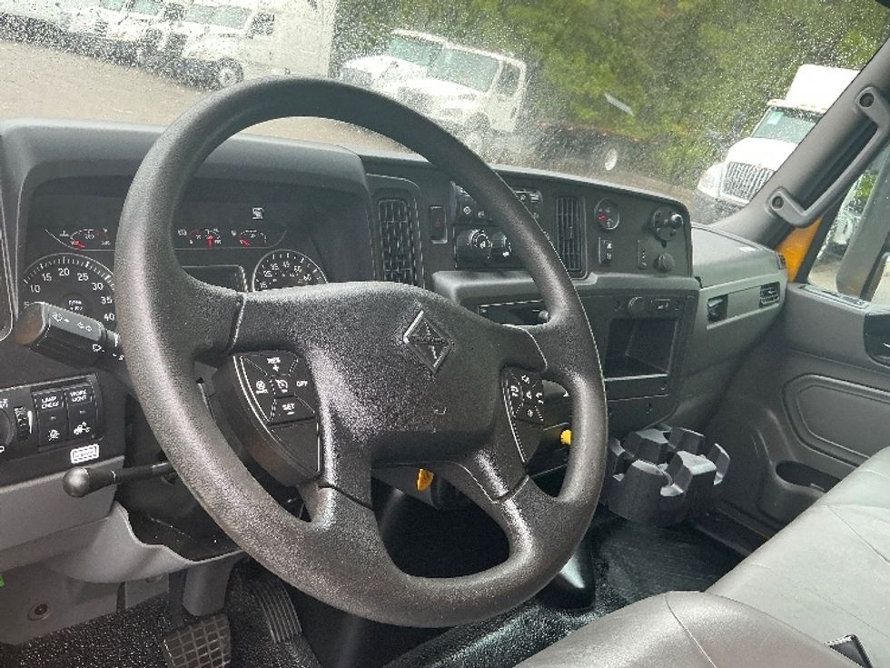 Medium Duty Box Truck-Light and Medium Duty Trucks-International-2022-MV607-Prince George-VA-233,761\n\t\tmiles-$ 41,500 - Image 17