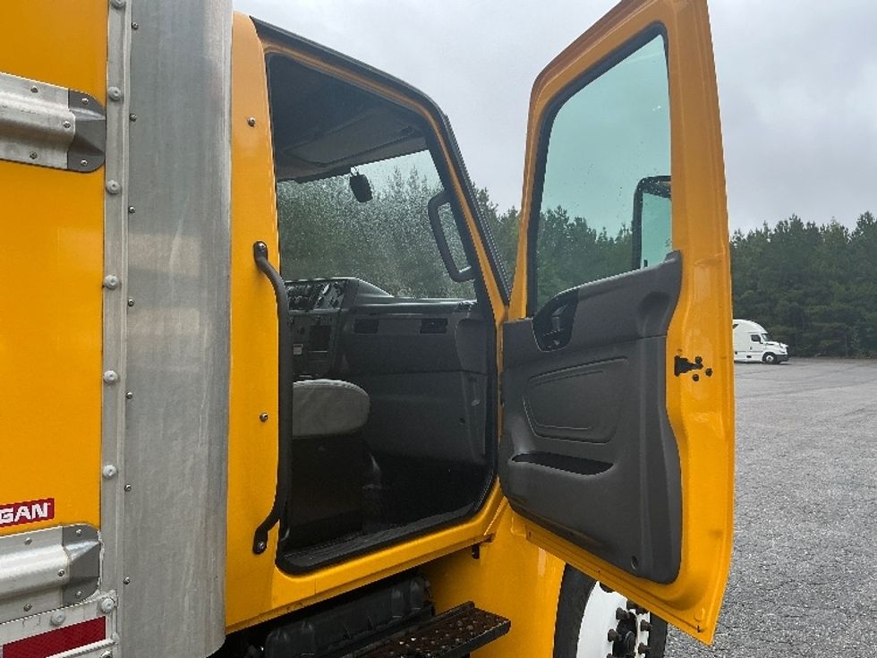 Medium Duty Box Truck-Light and Medium Duty Trucks-International-2022-MV607-Prince George-VA-233,761\n\t\tmiles-$ 41,500 - Image 20