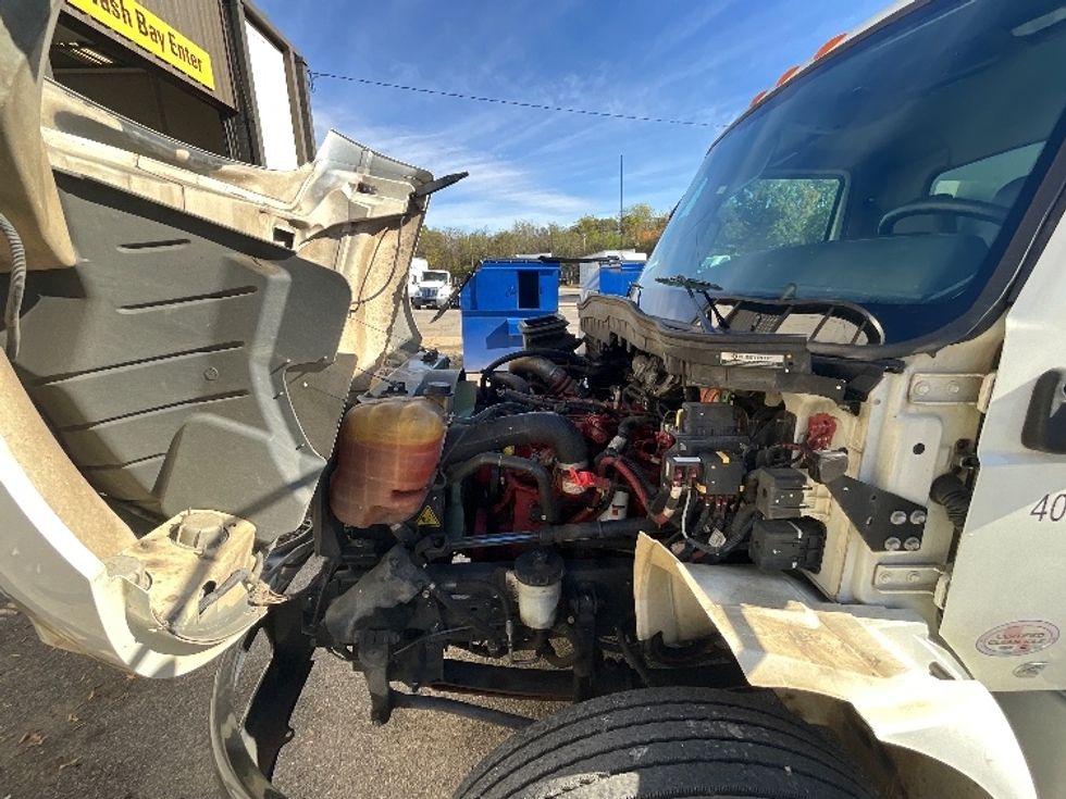 Medium Duty Box Truck-Light and Medium Duty Trucks-International-2022-MV607-Prince George-VA-242,817\n\t\tmiles-$ 42,750 - Image 24