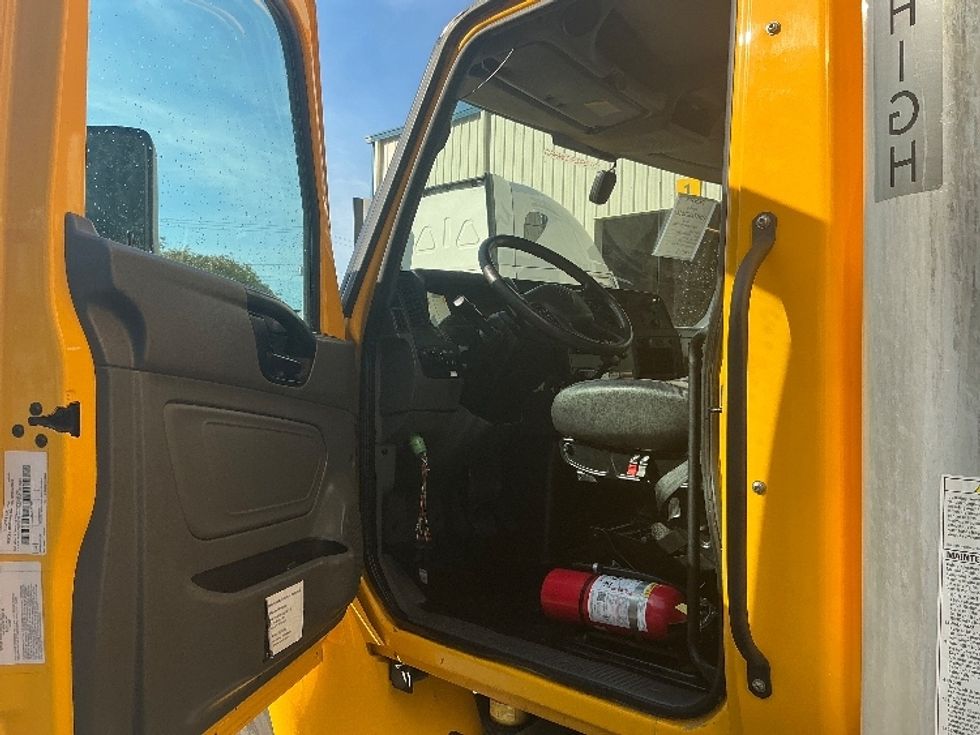 Medium Duty Box Truck-Light and Medium Duty Trucks-International-2022-MV607-Prince George-VA-294,813\n\t\tmiles-$ 30,750 - Image 16