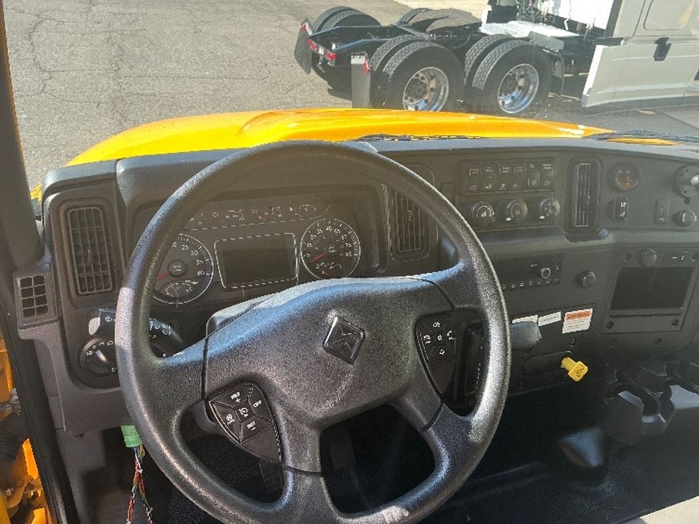 Medium Duty Box Truck-Light and Medium Duty Trucks-International-2022-MV607-Prince George-VA-294,813\n\t\tmiles-$ 30,750 - Image 18