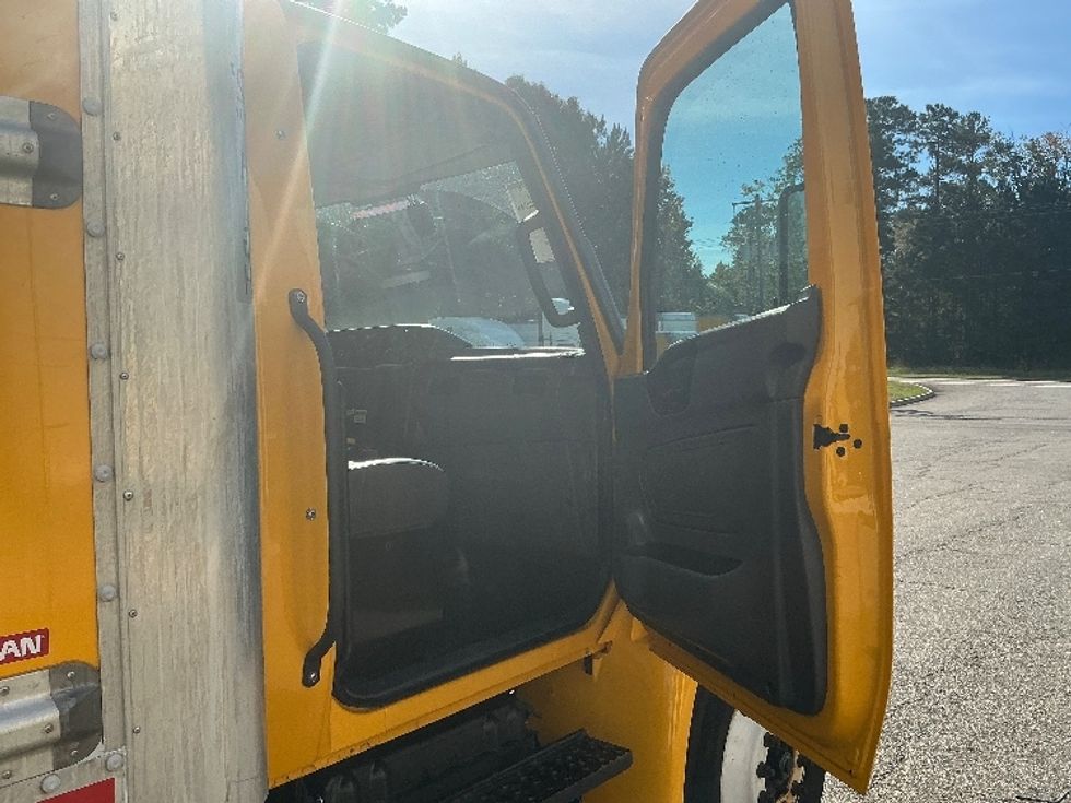 Medium Duty Box Truck-Light and Medium Duty Trucks-International-2022-MV607-Prince George-VA-294,813\n\t\tmiles-$ 30,750 - Image 20