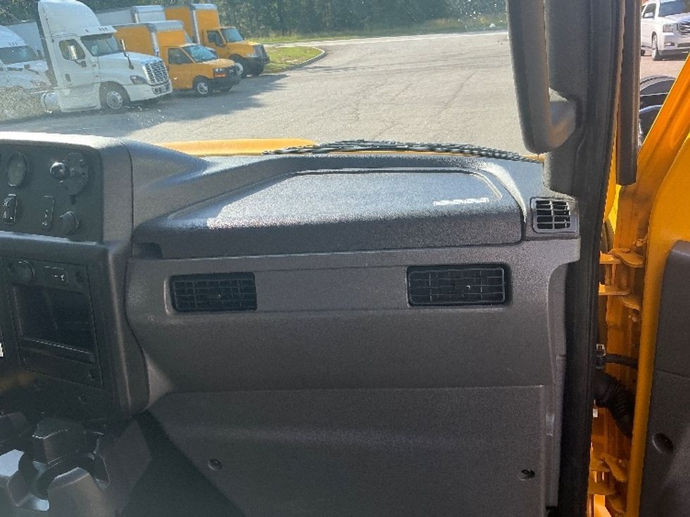 Medium Duty Box Truck-Light and Medium Duty Trucks-International-2022-MV607-Prince George-VA-294,813\n\t\tmiles-$ 30,750 - Image 21