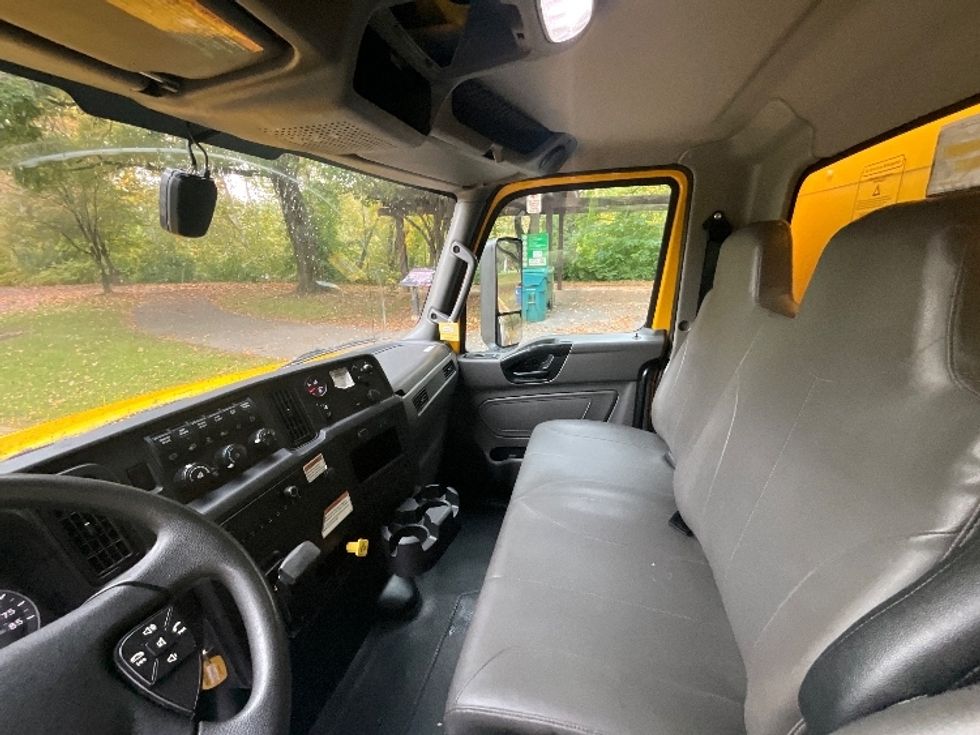 Medium Duty Box Truck-Light and Medium Duty Trucks-International-2022-MV607-Reading-PA-232,365\n\t\tmiles-$ 40,000 - Image 19