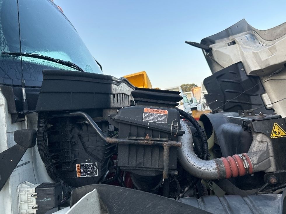 Medium Duty Box Truck-Light and Medium Duty Trucks-International-2022-MV607-Richmond-VA-221,298\n\t\tmiles-$ 45,750 - Image 23