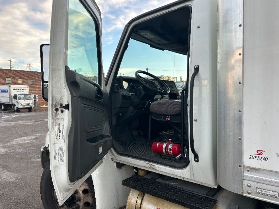 Medium Duty Box Truck-Light and Medium Duty Trucks-International-2022-MV607-Rochester-NY-141,516\n\t\tmiles-$ 53,250 - Image 15