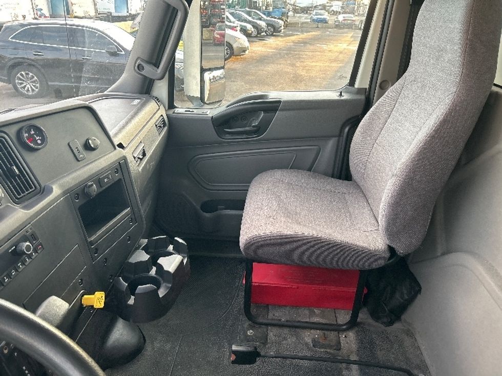 Medium Duty Box Truck-Light and Medium Duty Trucks-International-2022-MV607-Rochester-NY-141,516\n\t\tmiles-$ 53,250 - Image 18