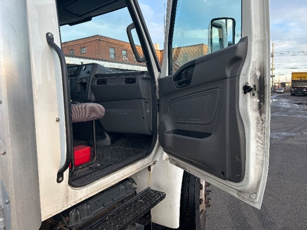 Medium Duty Box Truck-Light and Medium Duty Trucks-International-2022-MV607-Rochester-NY-141,516\n\t\tmiles-$ 53,250 - Image 19