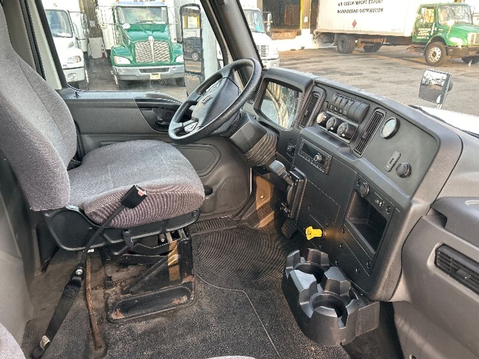 Medium Duty Box Truck-Light and Medium Duty Trucks-International-2022-MV607-Rochester-NY-141,516\n\t\tmiles-$ 53,250 - Image 21