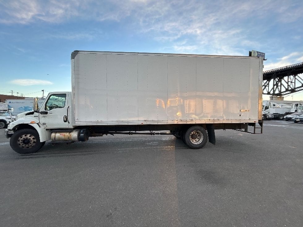 Medium Duty Box Truck-Light and Medium Duty Trucks-International-2022-MV607-Rochester-NY-141,516\n\t\tmiles-$ 53,250 - Image 4
