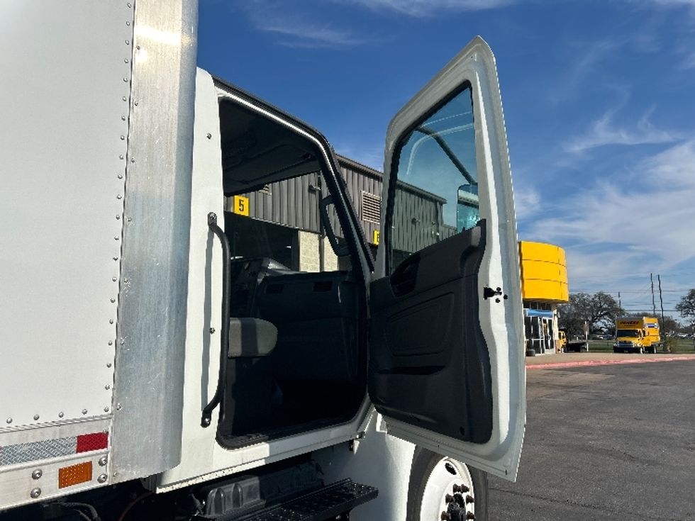 Medium Duty Box Truck-Light and Medium Duty Trucks-International-2022-MV607-Round Rock-TX-67,709\n\t\tmiles-$ 70,250 - Image 20