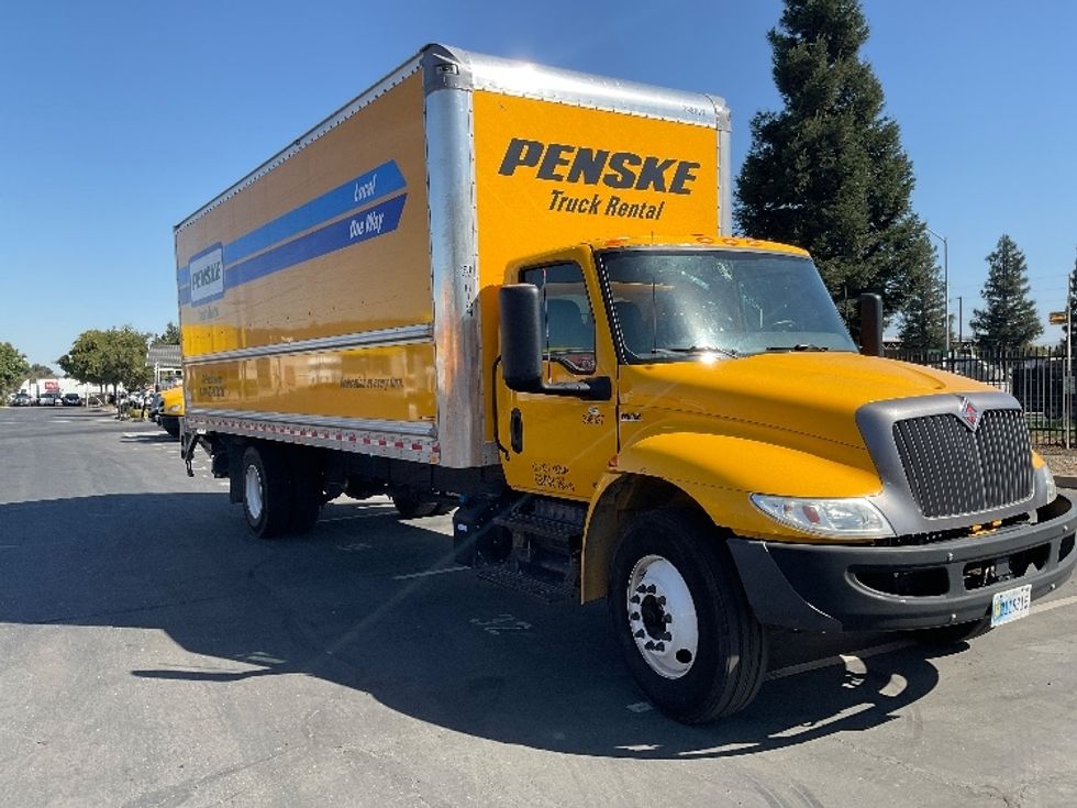Medium Duty Box Truck-Light and Medium Duty Trucks-International-2022-MV607-Sacramento-CA-157,417\n\t\tmiles-$ 62,500 - Image 1