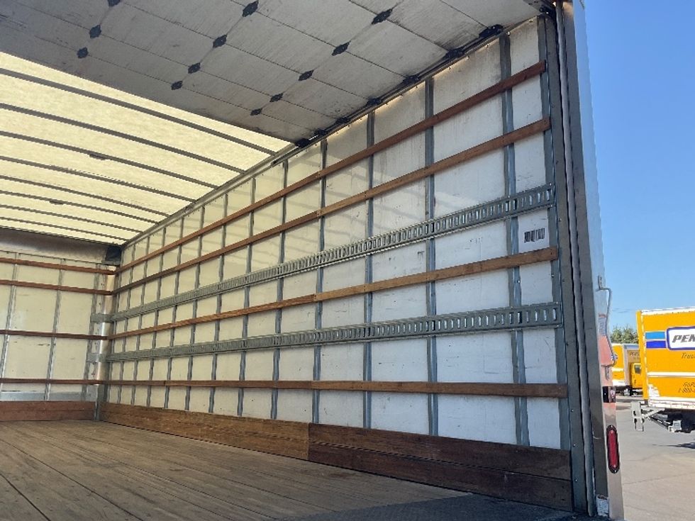 Medium Duty Box Truck-Light and Medium Duty Trucks-International-2022-MV607-Sacramento-CA-157,417\n\t\tmiles-$ 62,500 - Image 12