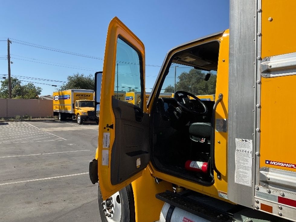Medium Duty Box Truck-Light and Medium Duty Trucks-International-2022-MV607-Sacramento-CA-157,417\n\t\tmiles-$ 62,500 - Image 16