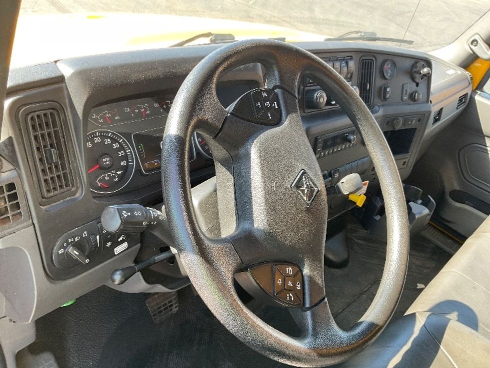 Medium Duty Box Truck-Light and Medium Duty Trucks-International-2022-MV607-Sacramento-CA-157,417\n\t\tmiles-$ 62,500 - Image 17