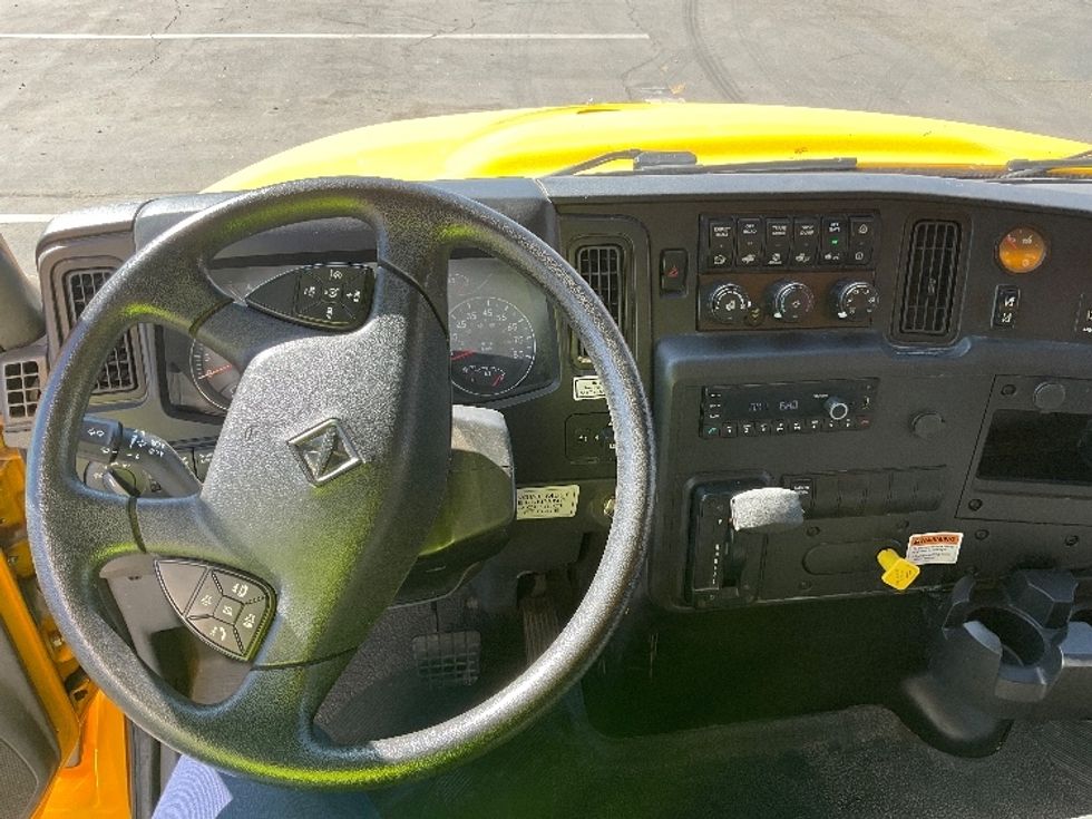 Medium Duty Box Truck-Light and Medium Duty Trucks-International-2022-MV607-Sacramento-CA-157,417\n\t\tmiles-$ 62,500 - Image 18