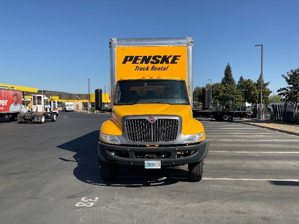 Medium Duty Box Truck-Light and Medium Duty Trucks-International-2022-MV607-Sacramento-CA-157,417\n\t\tmiles-$ 62,500 - Image 2