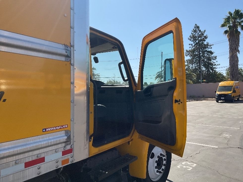 Medium Duty Box Truck-Light and Medium Duty Trucks-International-2022-MV607-Sacramento-CA-157,417\n\t\tmiles-$ 62,500 - Image 20