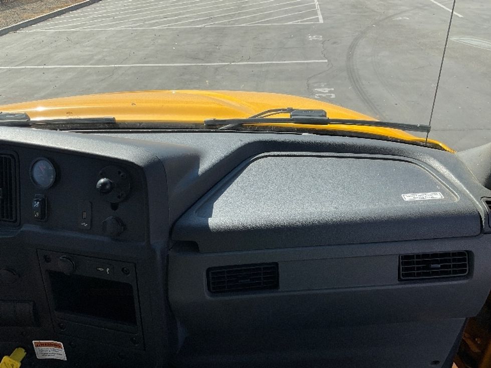 Medium Duty Box Truck-Light and Medium Duty Trucks-International-2022-MV607-Sacramento-CA-157,417\n\t\tmiles-$ 62,500 - Image 21