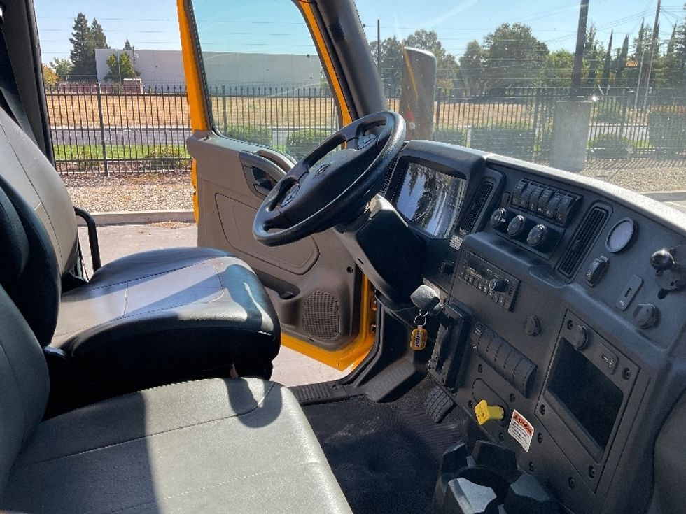 Medium Duty Box Truck-Light and Medium Duty Trucks-International-2022-MV607-Sacramento-CA-157,417\n\t\tmiles-$ 62,500 - Image 22