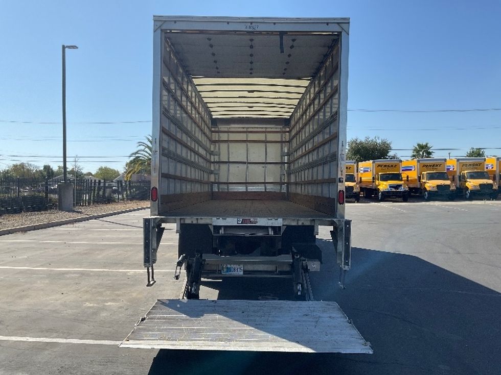 Medium Duty Box Truck-Light and Medium Duty Trucks-International-2022-MV607-Sacramento-CA-157,417\n\t\tmiles-$ 62,500 - Image 9