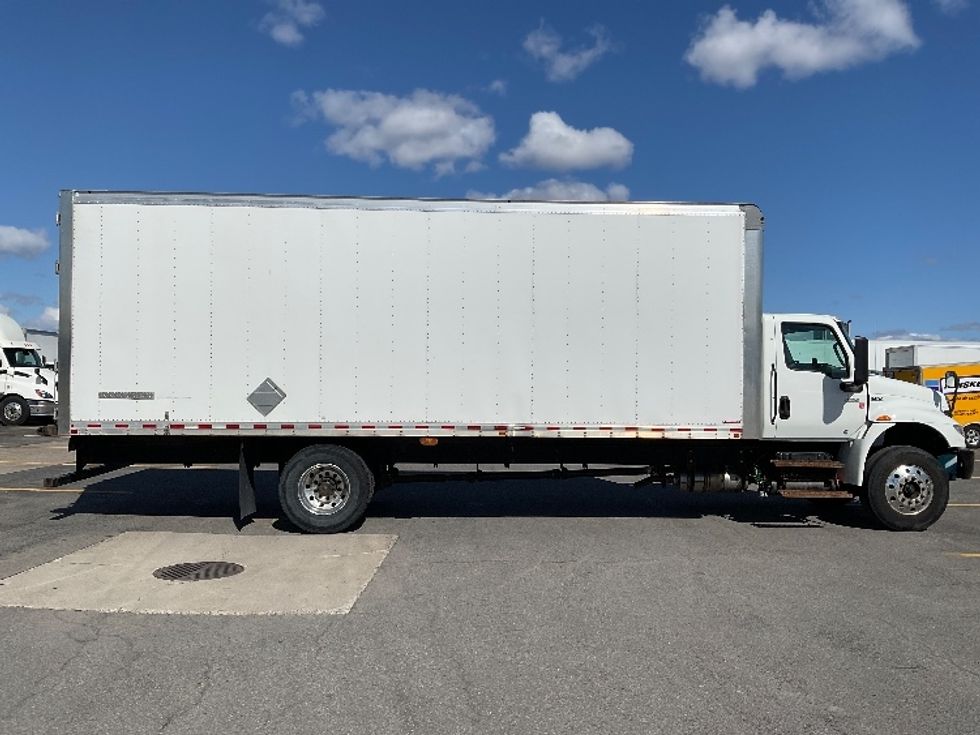 Medium Duty Box Truck-Light and Medium Duty Trucks-International-2022-MV607-Saint Laurent-PQ-104,018\n\t\tkm-$ 81,500 - Image 14