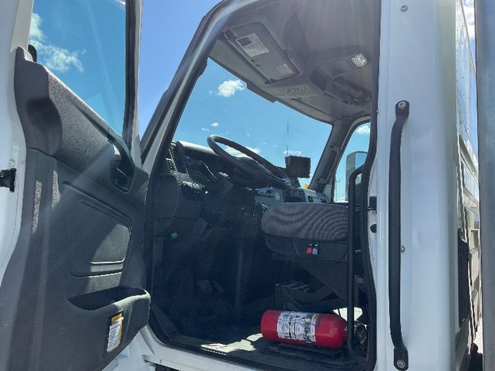 Medium Duty Box Truck-Light and Medium Duty Trucks-International-2022-MV607-Saint Laurent-PQ-104,018\n\t\tkm-$ 81,500 - Image 15