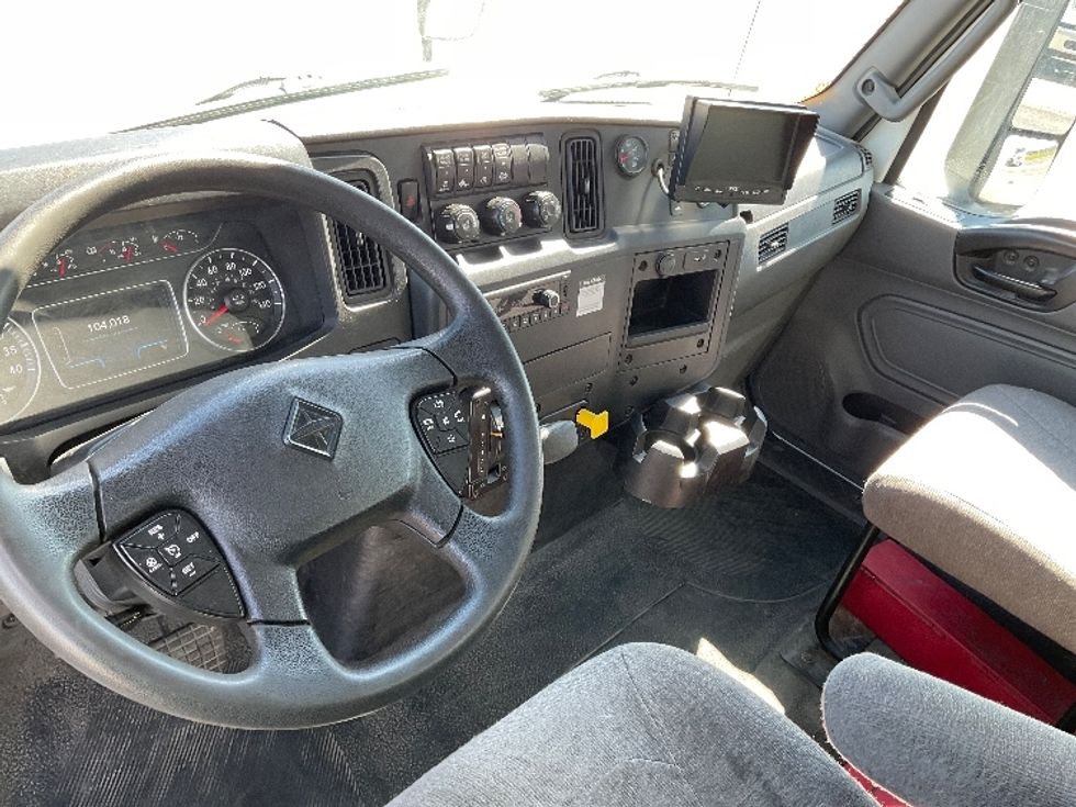 Medium Duty Box Truck-Light and Medium Duty Trucks-International-2022-MV607-Saint Laurent-PQ-104,018\n\t\tkm-$ 81,500 - Image 16