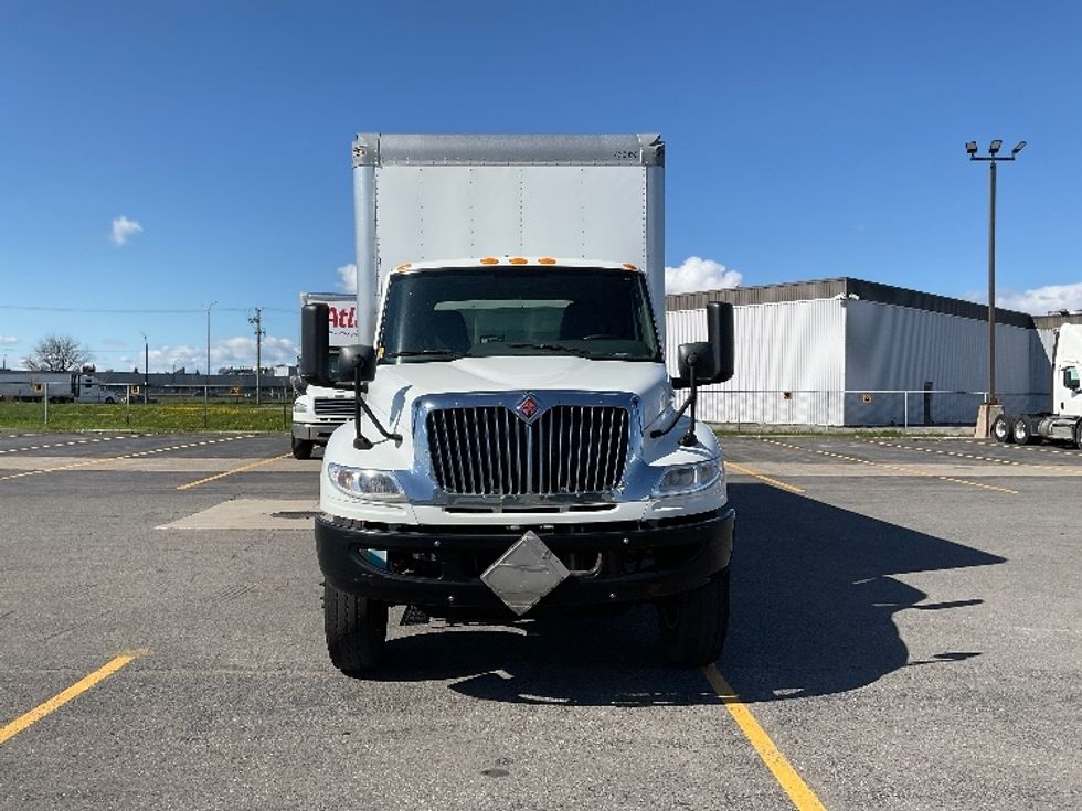 Medium Duty Box Truck-Light and Medium Duty Trucks-International-2022-MV607-Saint Laurent-PQ-104,018\n\t\tkm-$ 81,500 - Image 2