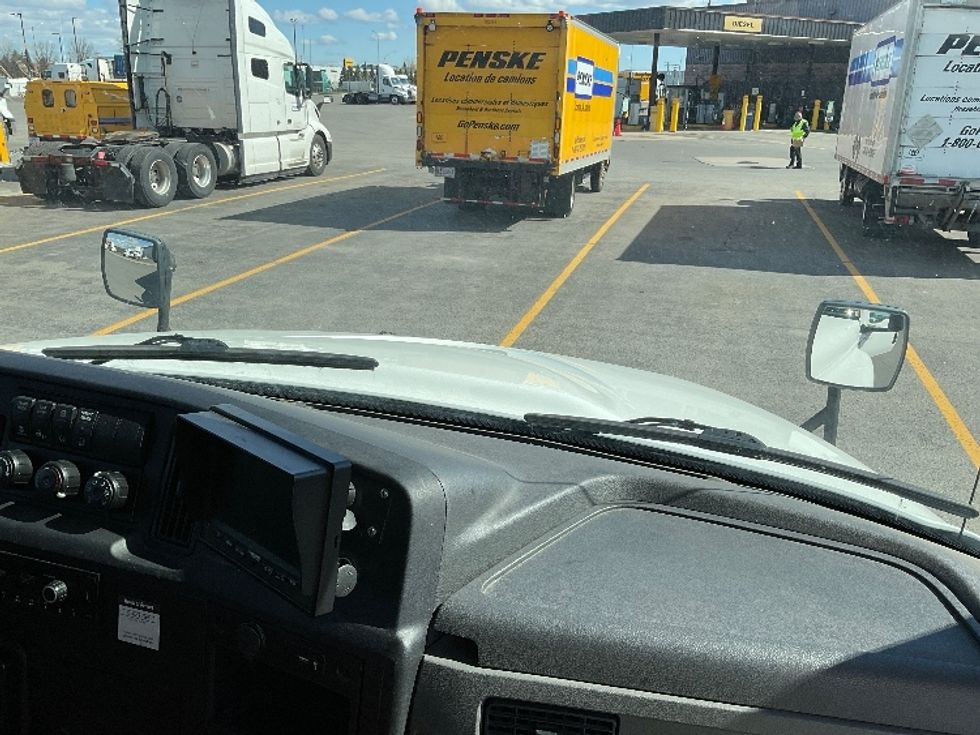Medium Duty Box Truck-Light and Medium Duty Trucks-International-2022-MV607-Saint Laurent-PQ-104,018\n\t\tkm-$ 81,500 - Image 20