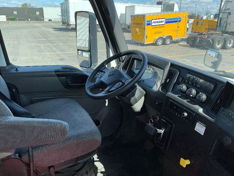 Medium Duty Box Truck-Light and Medium Duty Trucks-International-2022-MV607-Saint Laurent-PQ-104,018\n\t\tkm-$ 81,500 - Image 21